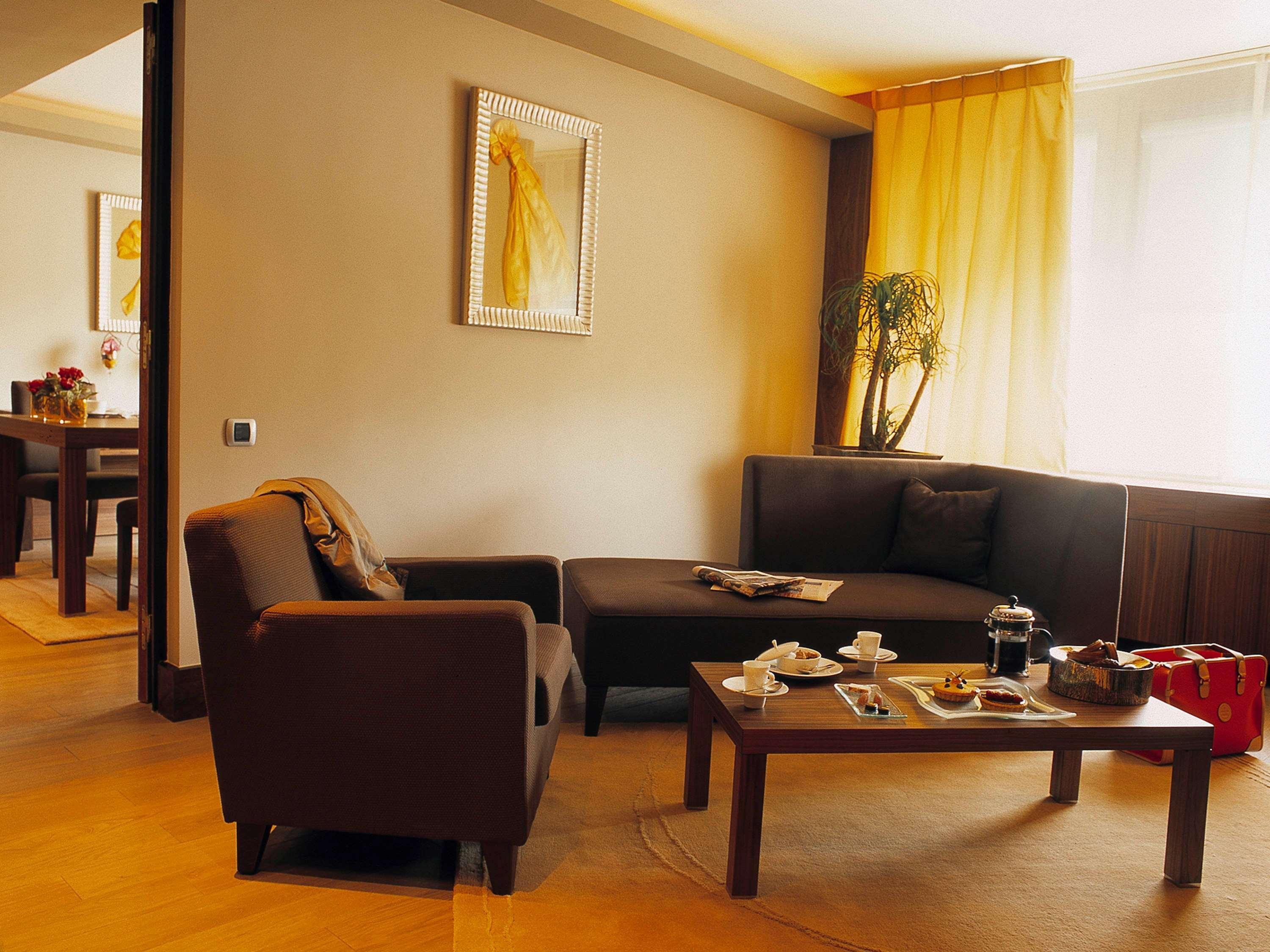 소피텔 리옹 벨쿠르 호텔 외부 사진 A living room
