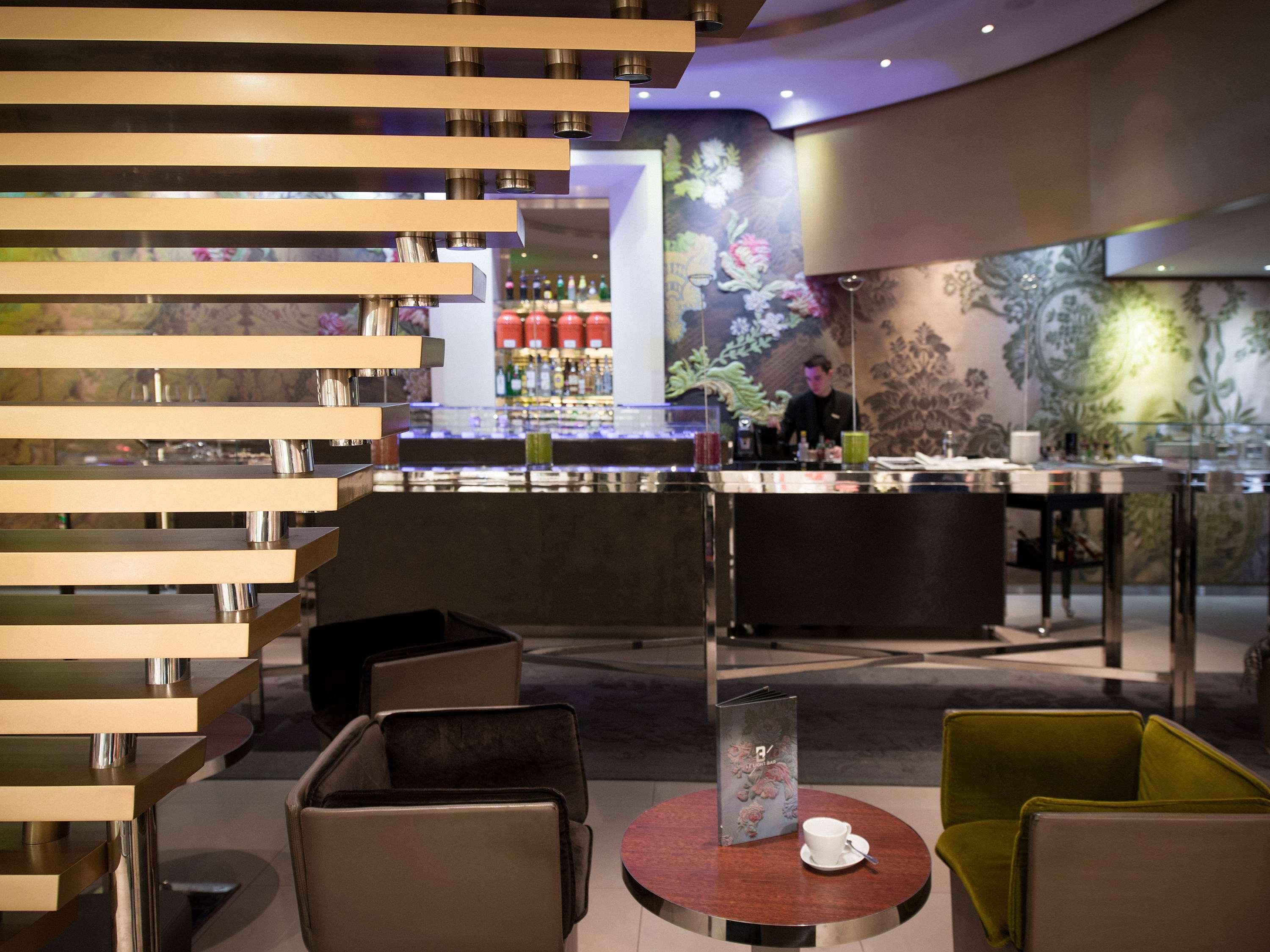 소피텔 리옹 벨쿠르 호텔 외부 사진 The lounge at the airport