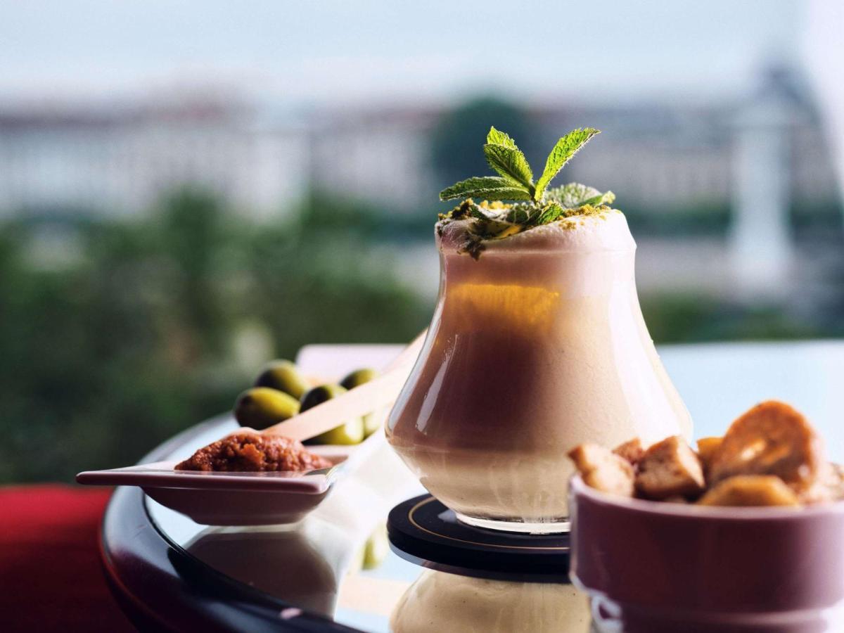 소피텔 리옹 벨쿠르 호텔 외부 사진 A glass of boza