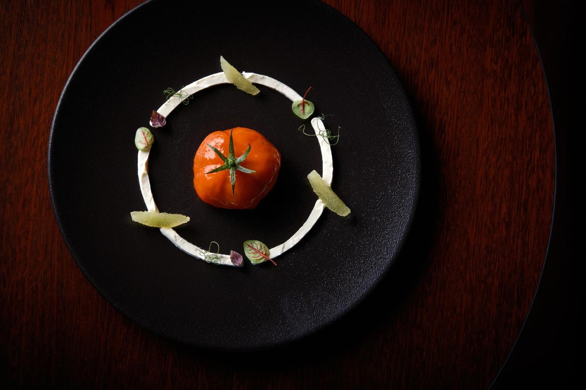 소피텔 리옹 벨쿠르 호텔 외부 사진 A tomato prepared for serving